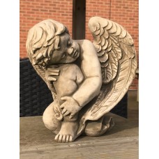 Kneeling Cherub